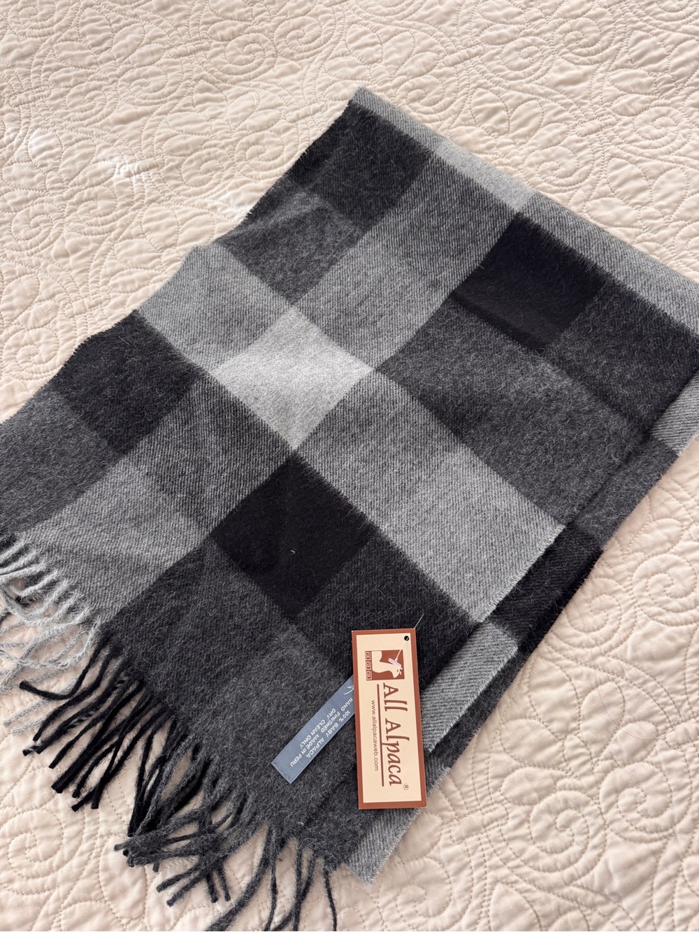 All Alpaca 100% Baby Alpaca Plaid Scarf Black Gray Made in Peru NWT - Picture 4 of 9